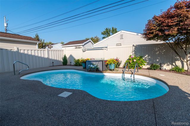 15861 Humphrey Street, Southgate, MI 48195