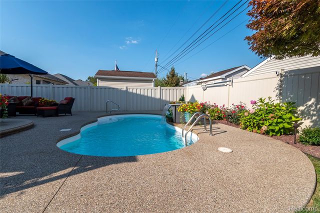 15861 Humphrey Street, Southgate, MI 48195