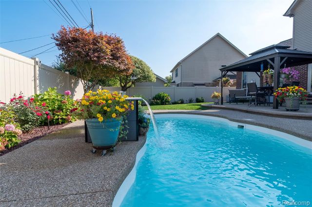 15861 Humphrey Street, Southgate, MI 48195