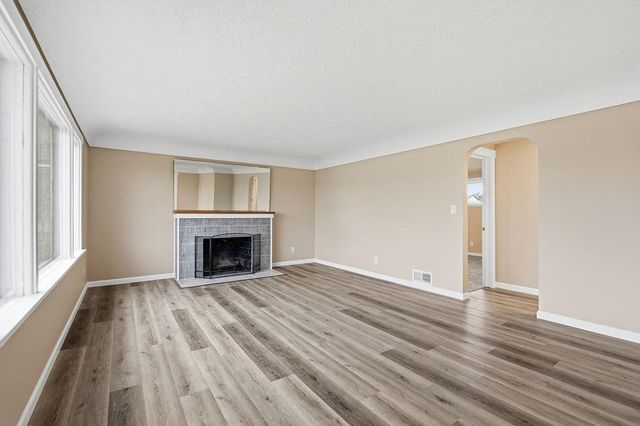 327 E Lacrosse Ave, Spokane, WA 99207