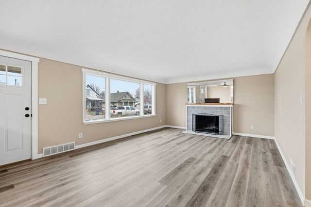 327 E Lacrosse Ave, Spokane, WA 99207