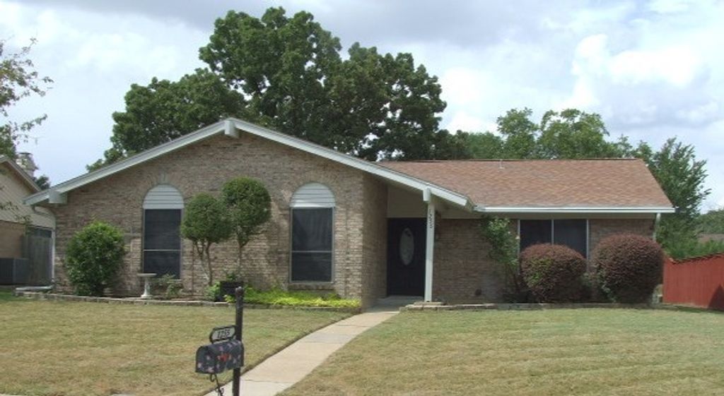 1255 Valencia Lane, Lewisville, TX 75067