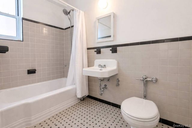 30-11 Parsons Boulevard 2T, Flushing, NY 11354