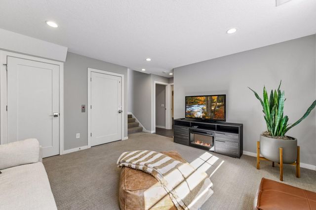 3932 W 49th Street, Edina, MN 55424