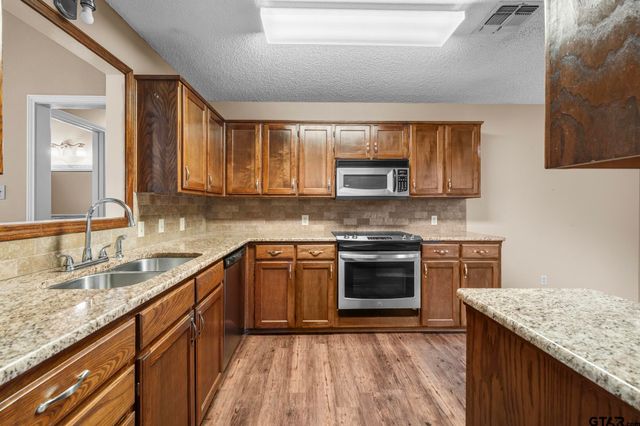 2732 Timberwood Trail, Longview, TX 75605