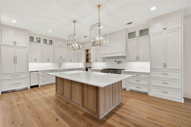 106 Kings Way, St Simons Island, GA 31522