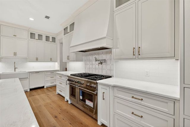 106 Kings Way, St Simons Island, GA 31522