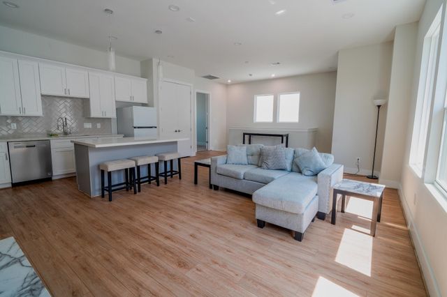 615 Northew Street L, Houston, TX 77091