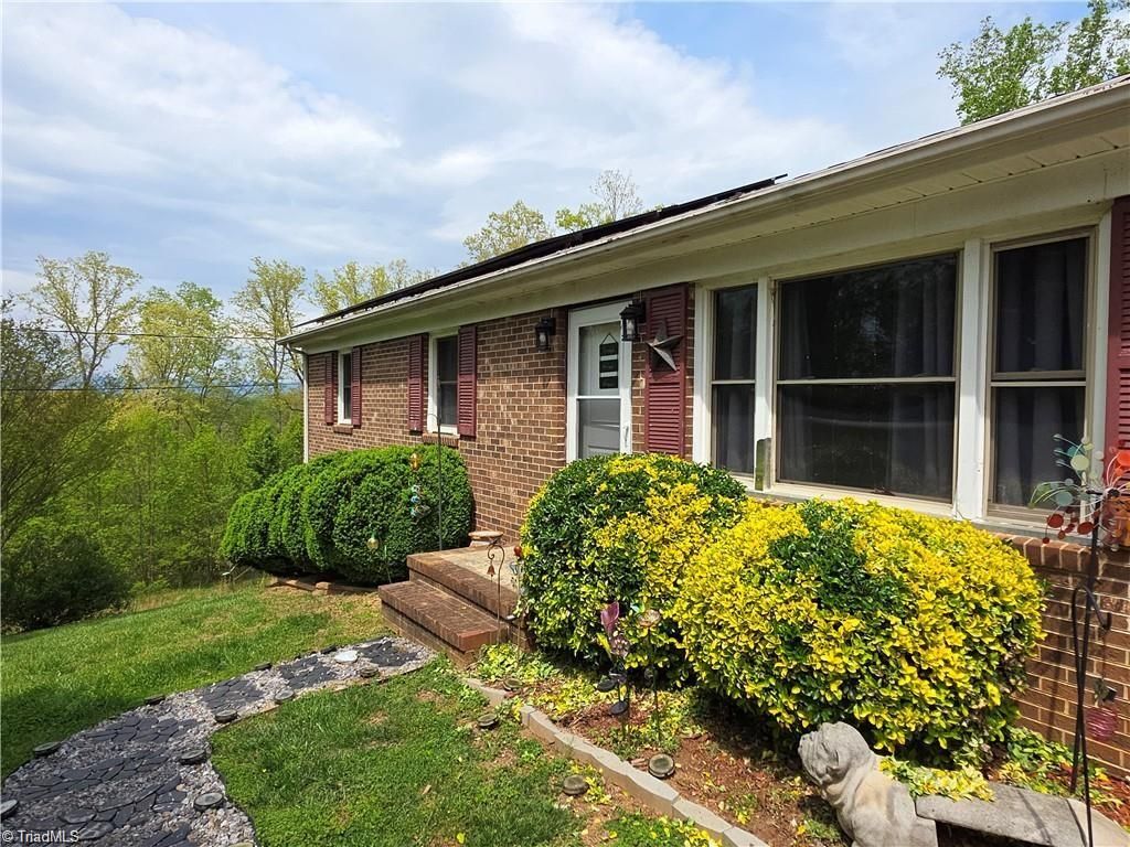 166 Town Lane, Mount Airy, NC 27030