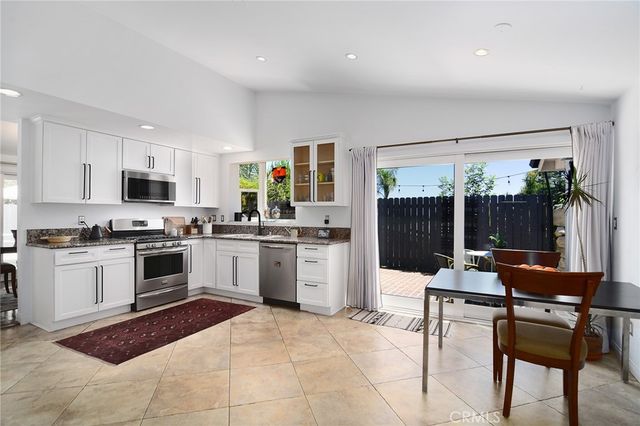 20459 Tiara Street, Woodland Hills, CA 91367