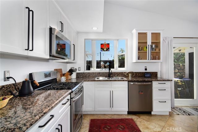 20459 Tiara Street, Woodland Hills, CA 91367