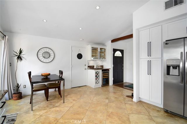 20459 Tiara Street, Woodland Hills, CA 91367