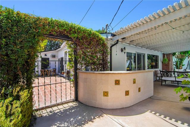 20459 Tiara Street, Woodland Hills, CA 91367