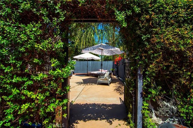20459 Tiara Street, Woodland Hills, CA 91367