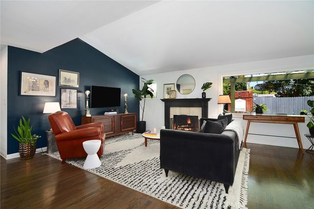 20459 Tiara Street, Woodland Hills, CA 91367
