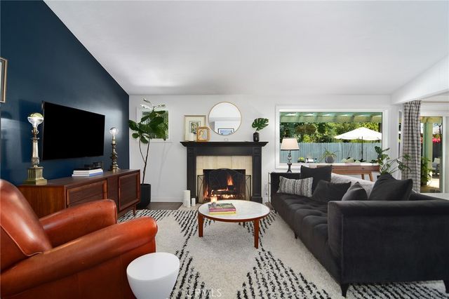 20459 Tiara Street, Woodland Hills, CA 91367