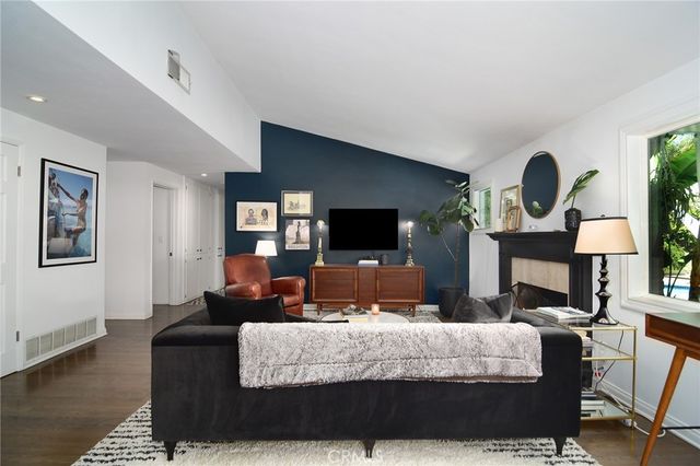20459 Tiara Street, Woodland Hills, CA 91367