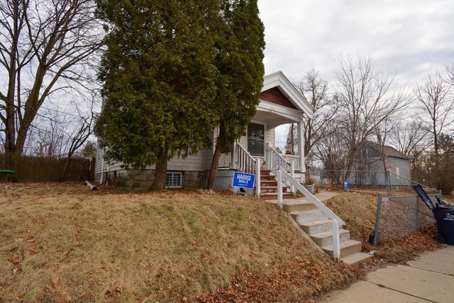 3268 N 16th STREET, Milwaukee, WI 53206