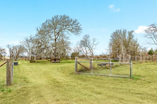 525 County Road 164, Boling, TX 77420