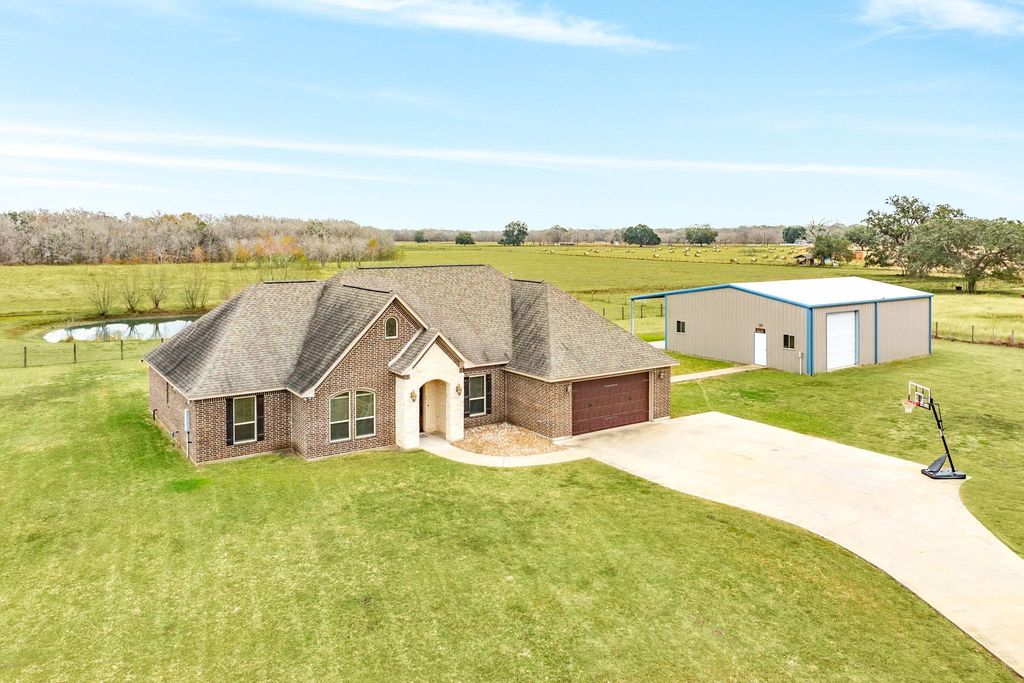 525 County Road 164, Boling, TX 77420