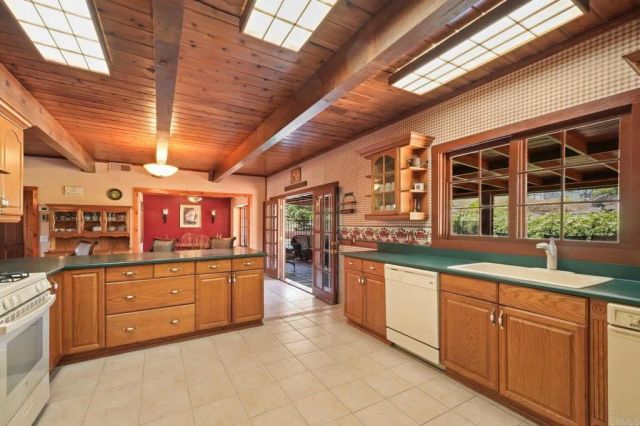 1740 Milton Manor Dr, El Cajon, CA 92021