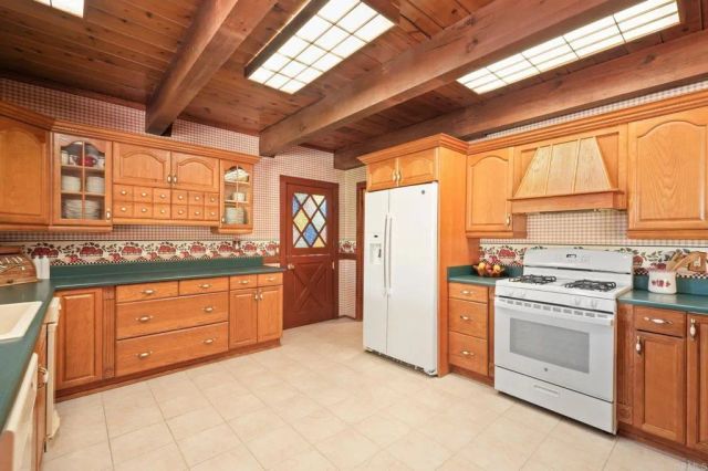 1740 Milton Manor Dr, El Cajon, CA 92021
