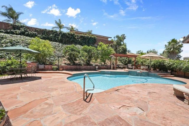 1740 Milton Manor Dr, El Cajon, CA 92021