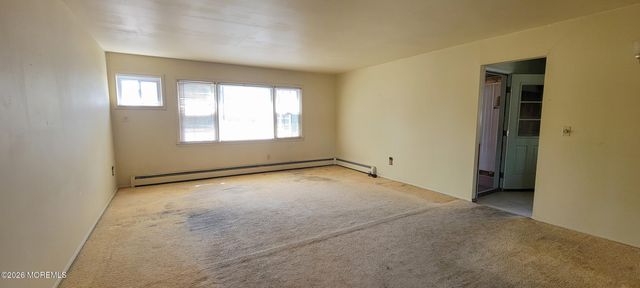 17 Bennington Drive, Toms River, NJ 08757