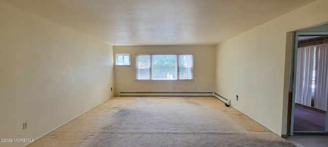17 Bennington Drive, Toms River, NJ 08757