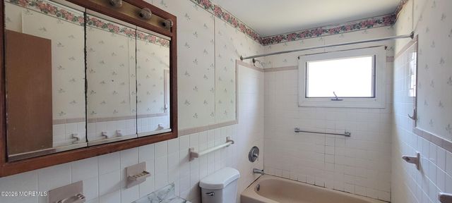 17 Bennington Drive, Toms River, NJ 08757