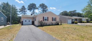 17 Bennington Drive, Toms River, NJ 08757
