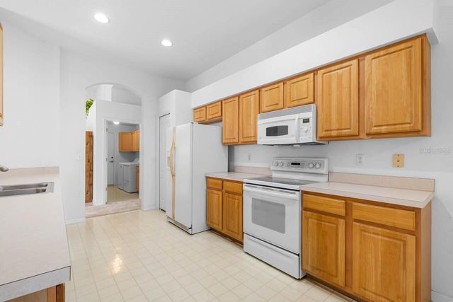 2113 WORTHINGTON GREENS DRIVE, Sun City Center, FL 33573