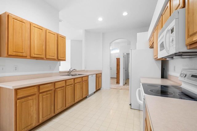 2113 WORTHINGTON GREENS DRIVE, Sun City Center, FL 33573