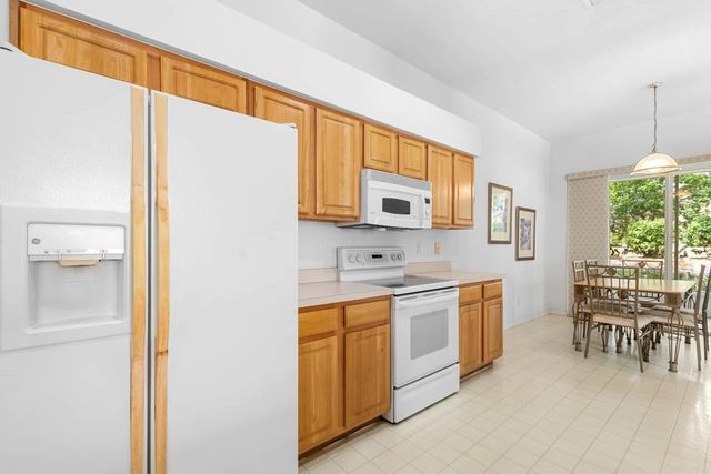 2113 WORTHINGTON GREENS DRIVE, Sun City Center, FL 33573