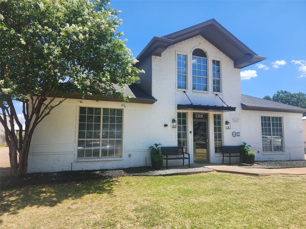 2315 Michigan Court, Dalworthington Gardens, TX 76016 — exterior