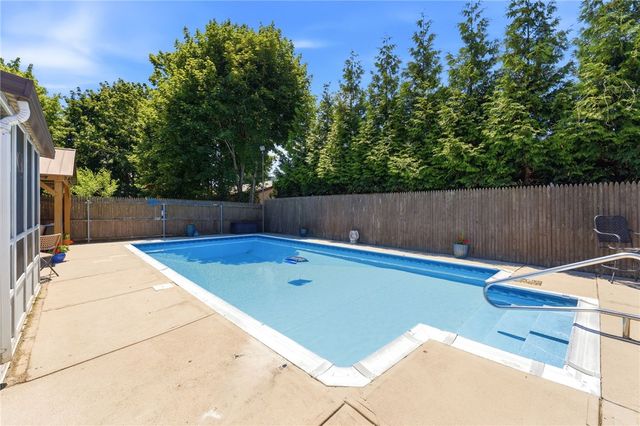 6 Setian Circle, Johnston, RI 02919