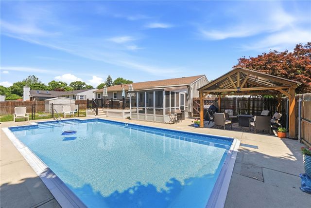 6 Setian Circle, Johnston, RI 02919