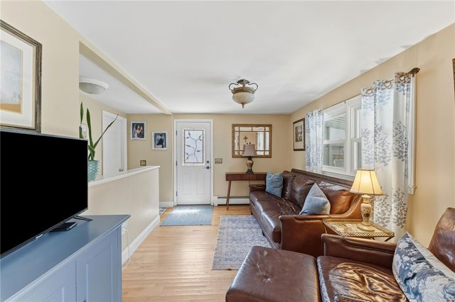 6 Setian Circle, Johnston, RI 02919