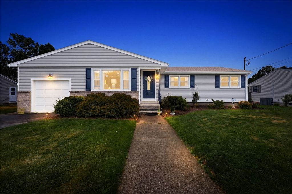 6 Setian Circle, Johnston, RI 02919