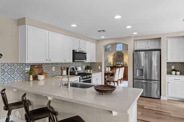 2305 E CHERRY HILLS Place, Chandler, AZ 85249