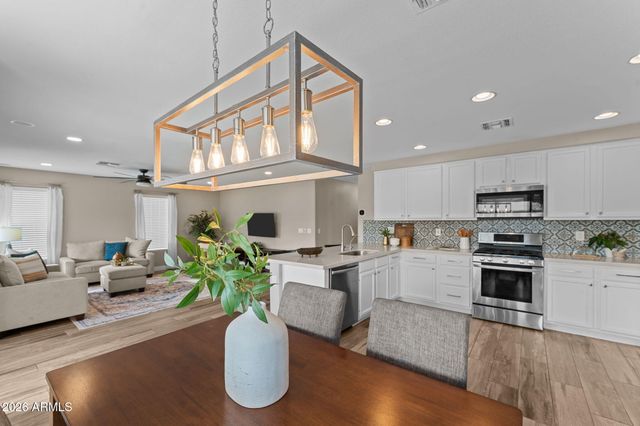 2305 E CHERRY HILLS Place, Chandler, AZ 85249