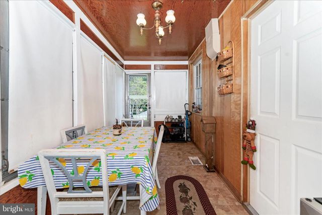 1052 FAIRVIEW RD, Hagerstown, MD 21742