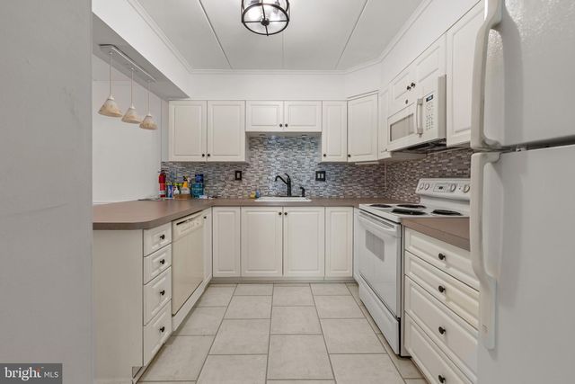 81 OAKRIDGE DR, Langhorne, PA 19047