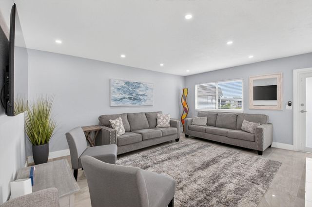 321 Saxony Trail G, Delray Beach, FL 33446