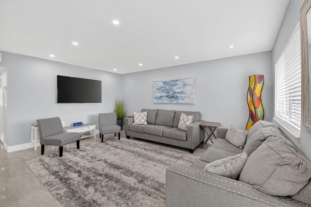 321 Saxony Trail G, Delray Beach, FL 33446