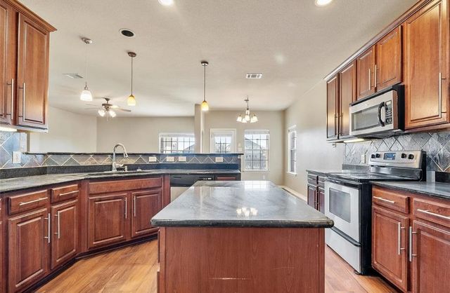 120 Emory Fields DR, Hutto, TX 78634