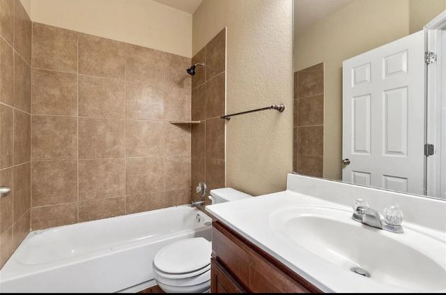 120 Emory Fields DR, Hutto, TX 78634