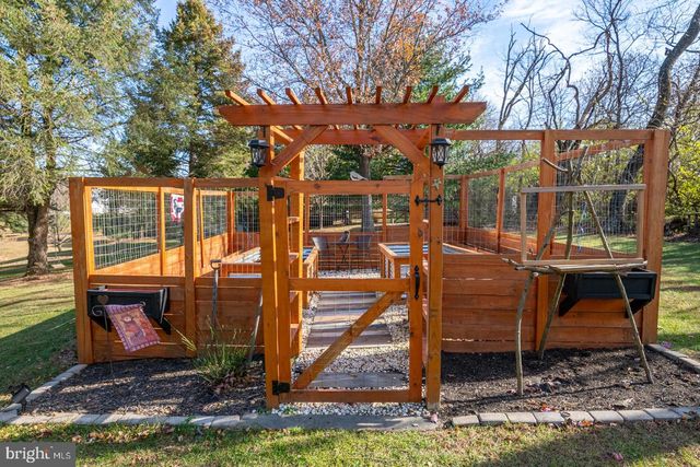 140 MEADOW VIEW DR, Reading, PA 19605