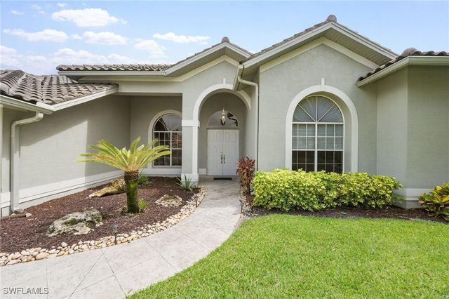 9360 White Hickory LN, Fort Myers, FL 33912