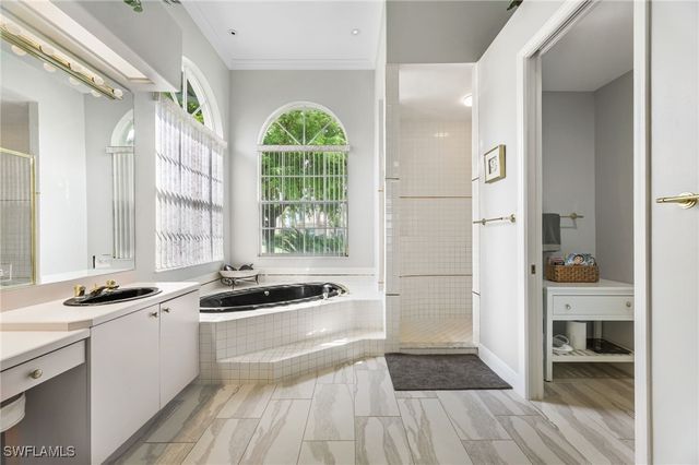 9360 White Hickory LN, Fort Myers, FL 33912